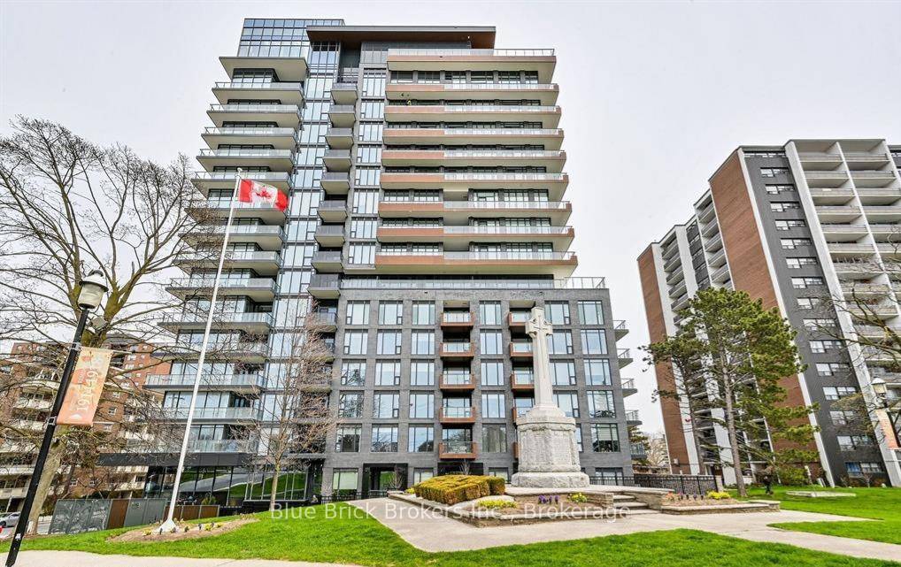 Absolutely stunning 1 Den suite offering approximately 645 sq.