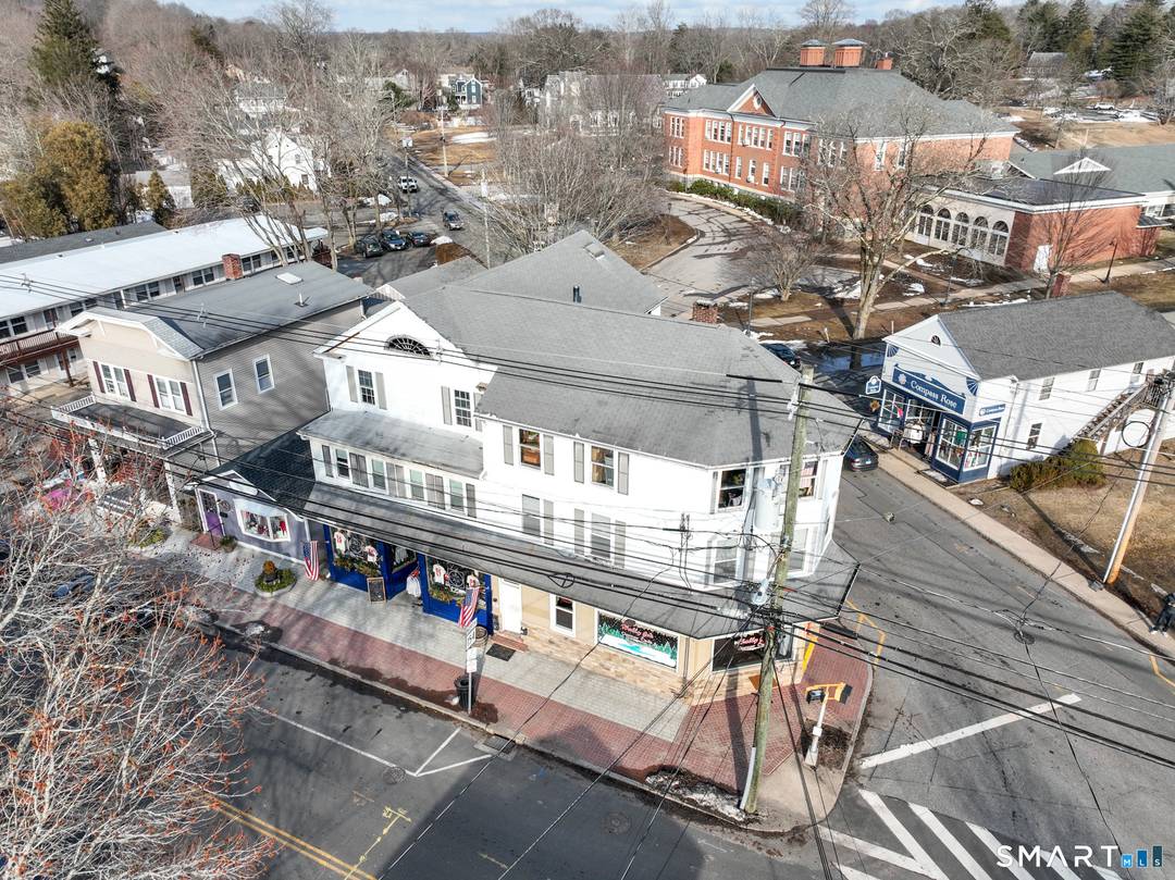 A mixed use and multifamily package located in Chester and Deep River, two of the most desirable towns in the Lower Connecticut River Valley.