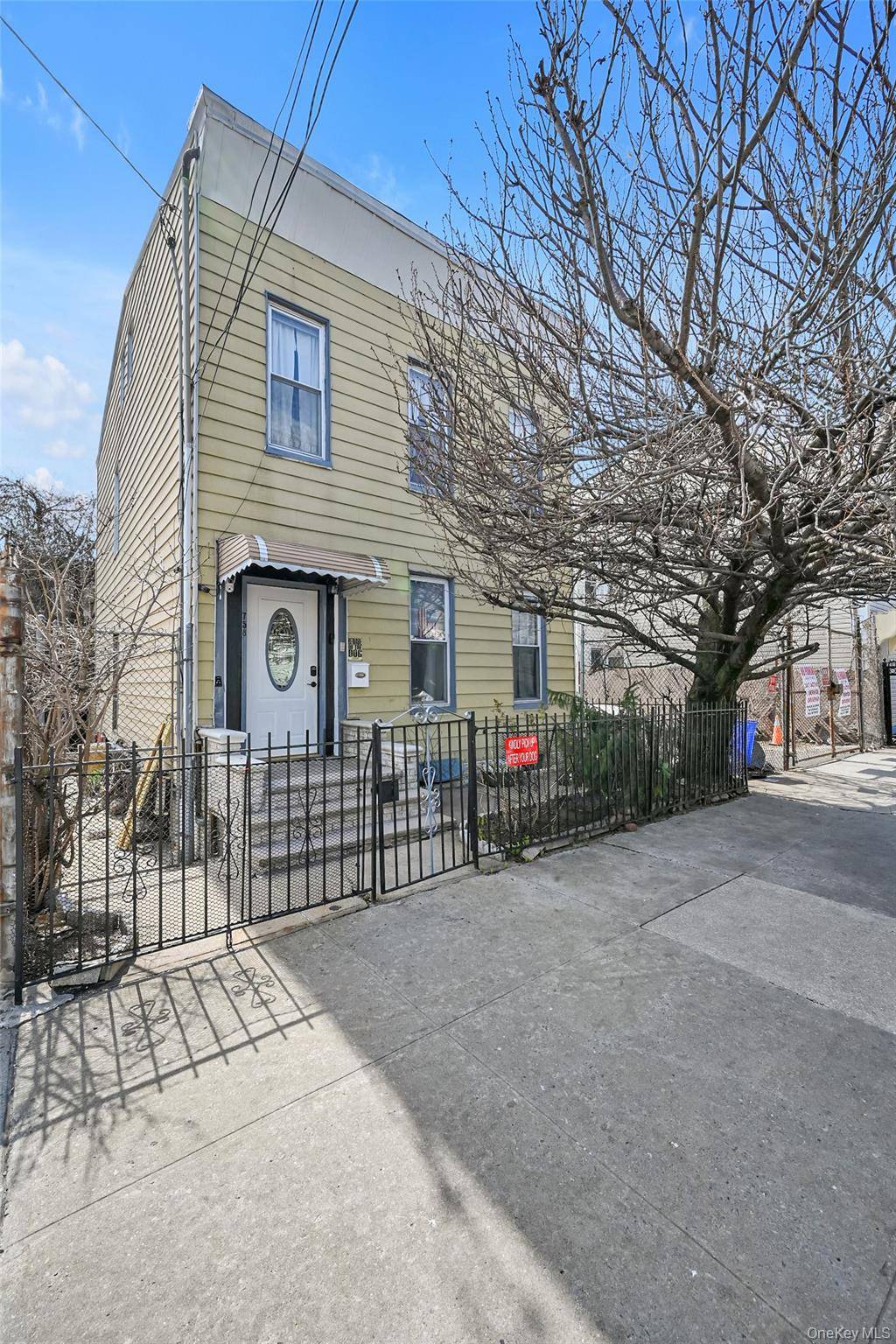 Everyone else is trying to sell their 2 family with tenants, but this one would be sold VACANT !