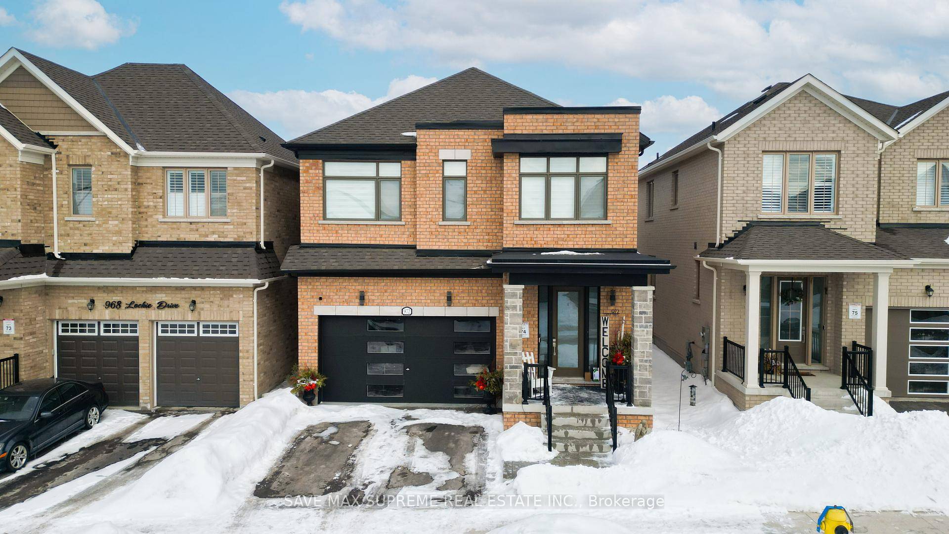 Welcome to this Gorgeous Detached Home located in the Desirable Neighbourhood of Oshawa !