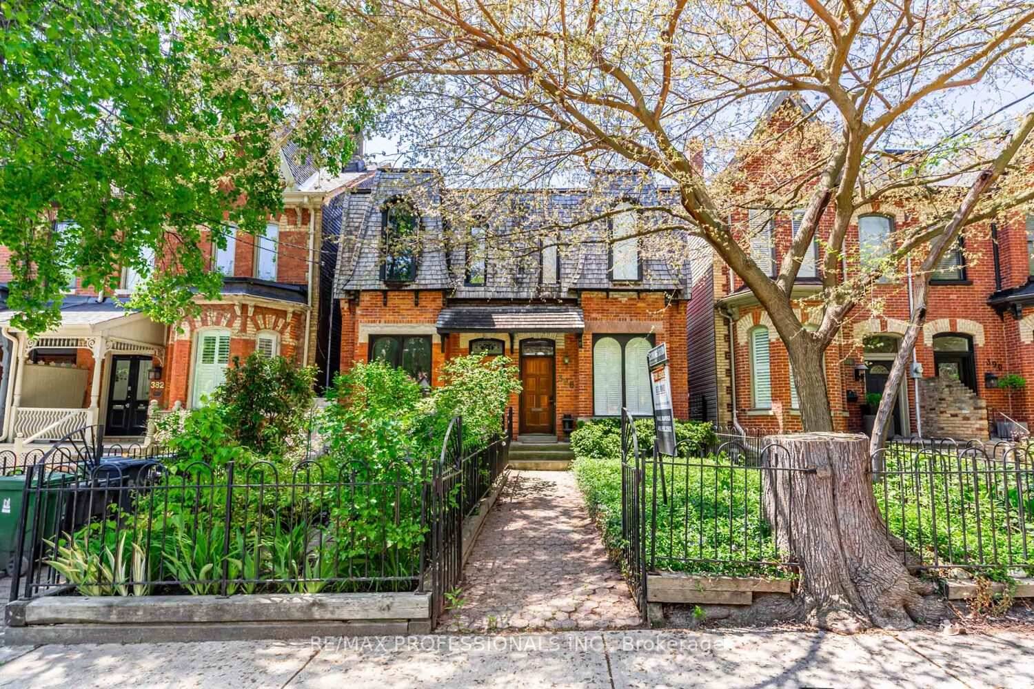 Welcome to 386 Berkeley Street, a rare opportunity to lease a fully furnished 6000.