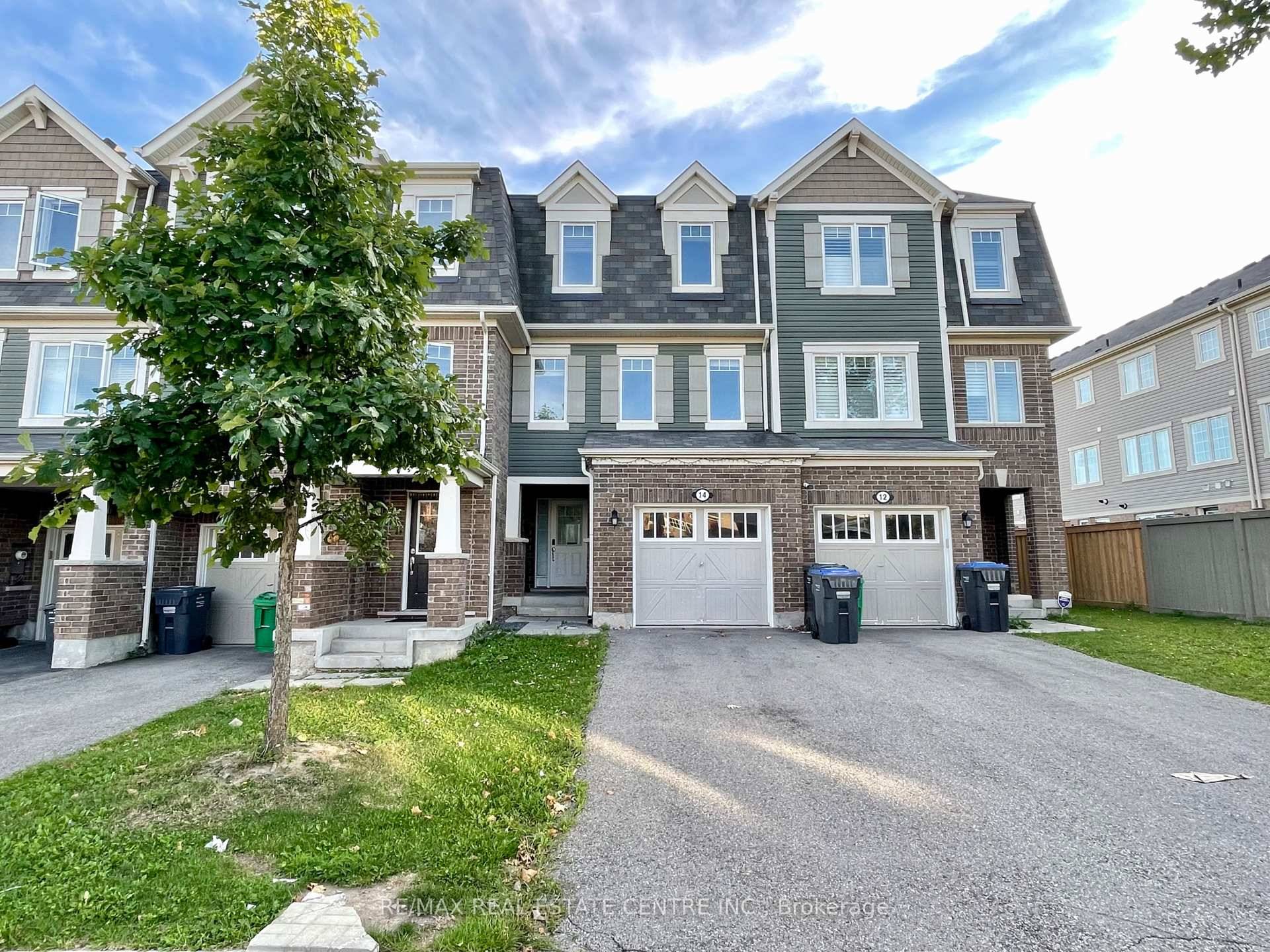 Spacious amp ; Elegant 3 Bedrooms, 3 Bathrooms Freehold Townhouse !