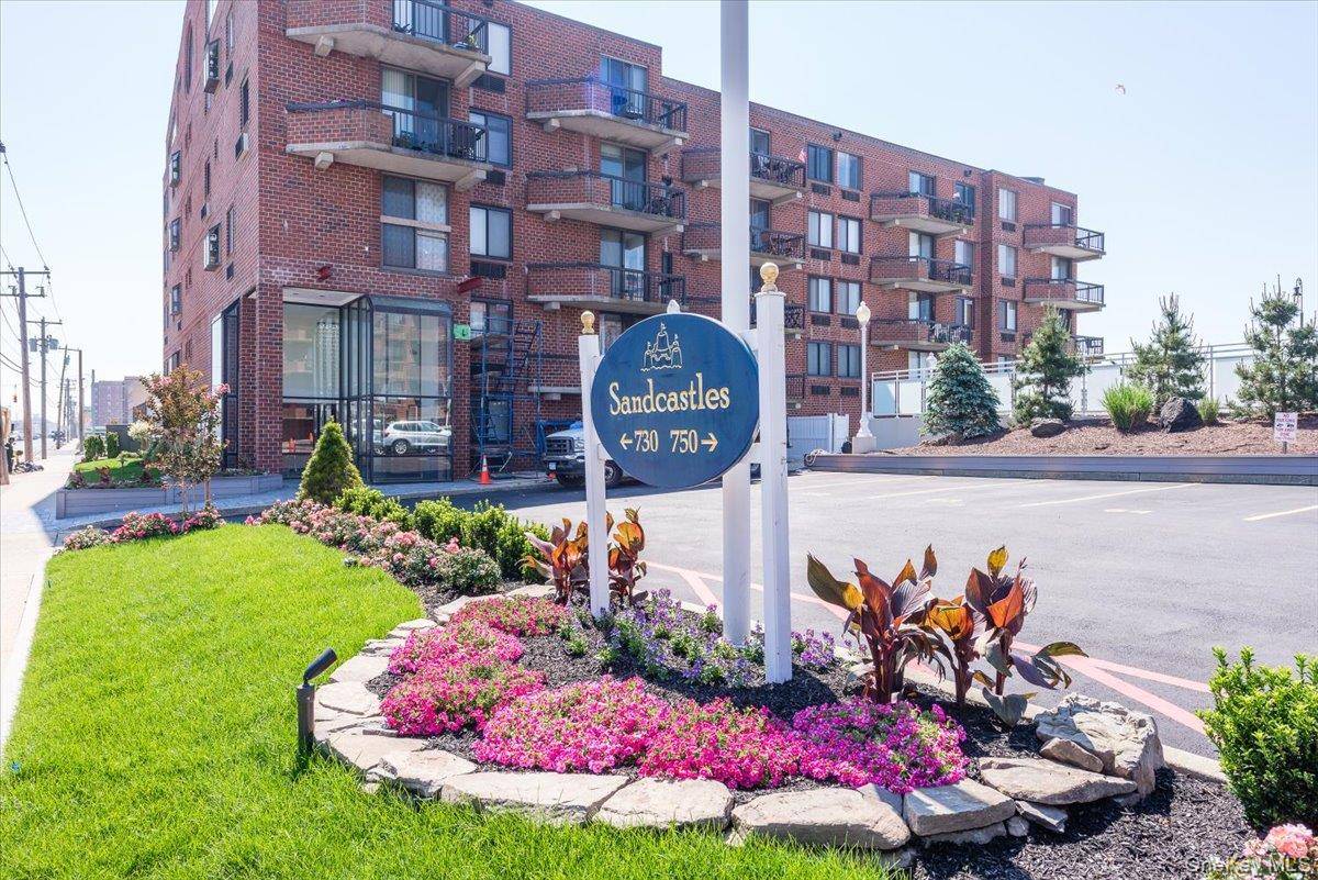 Welcome to this stunning 2 bedroom, 2 bathroom corner condo in a premier oceanfront luxury building.
