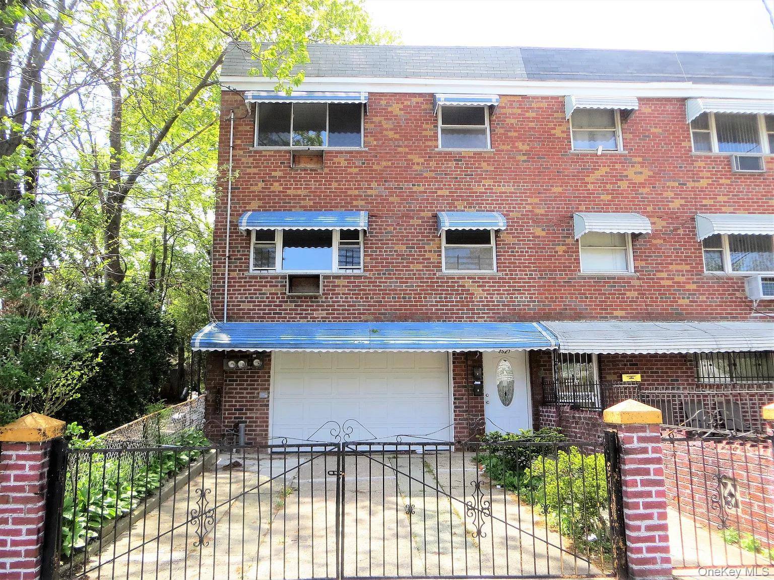 Gorgeous 3 bedroom apartment located on the 3rd floor of a 2 family house.