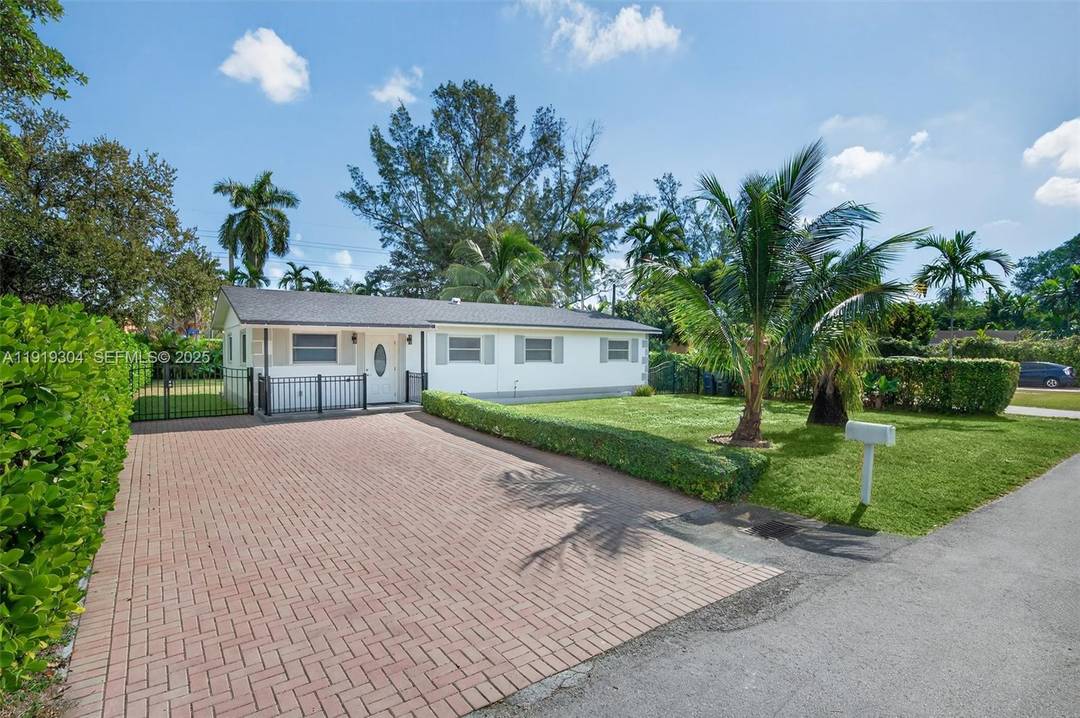 This stunning 3Bed 2Bath single family home in a prime South Miami location is a real gem waiting to be discovered.