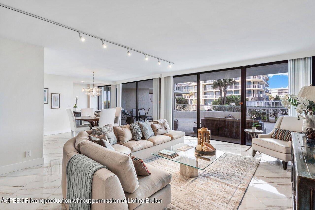 Direct oceanfront building in Palm Beach.