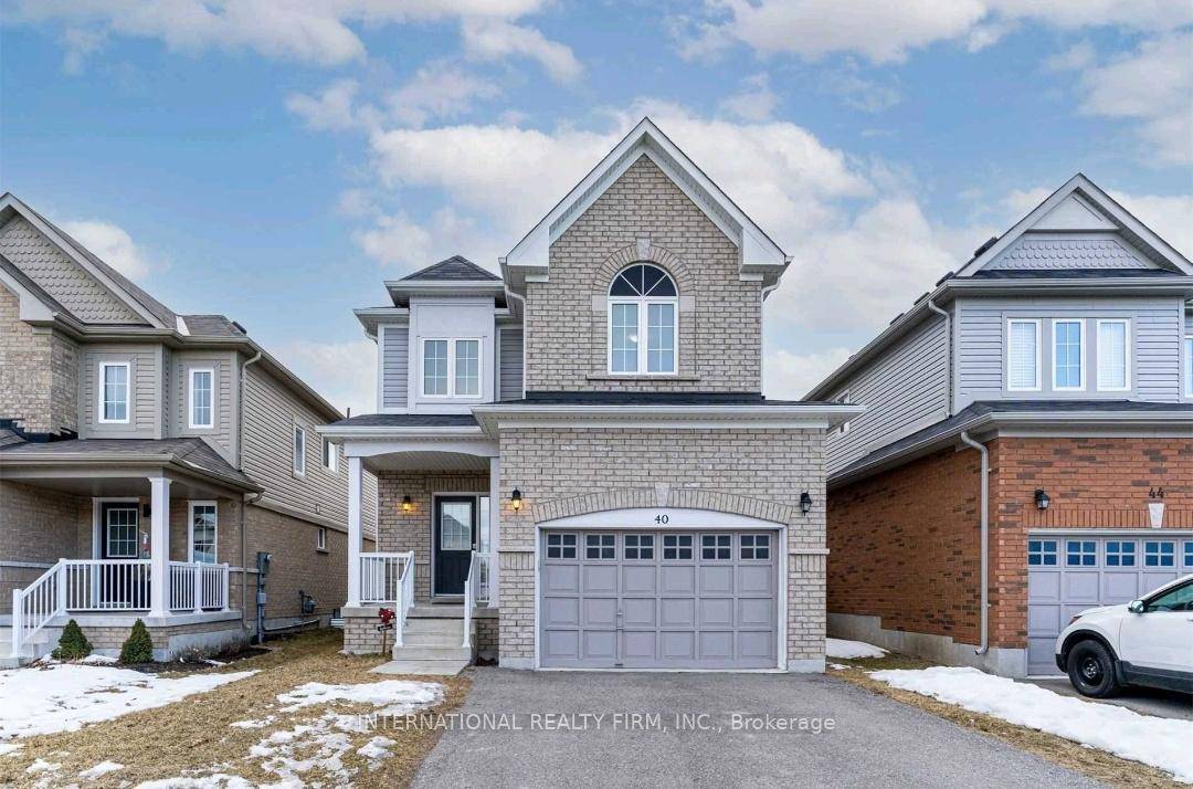 1. 5 Car Garage With Garage Access To Mud Room Including Washer amp ; Dryer, Driveway Is Long Enough To Fit 4 Cars.
