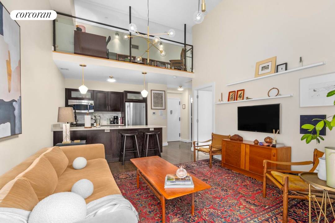 Welcome to 151 Manhattan Ave, Apt 2B, a distinctive residence with designer details located in the vibrant neighborhood of Williamsburg in Brooklyn.