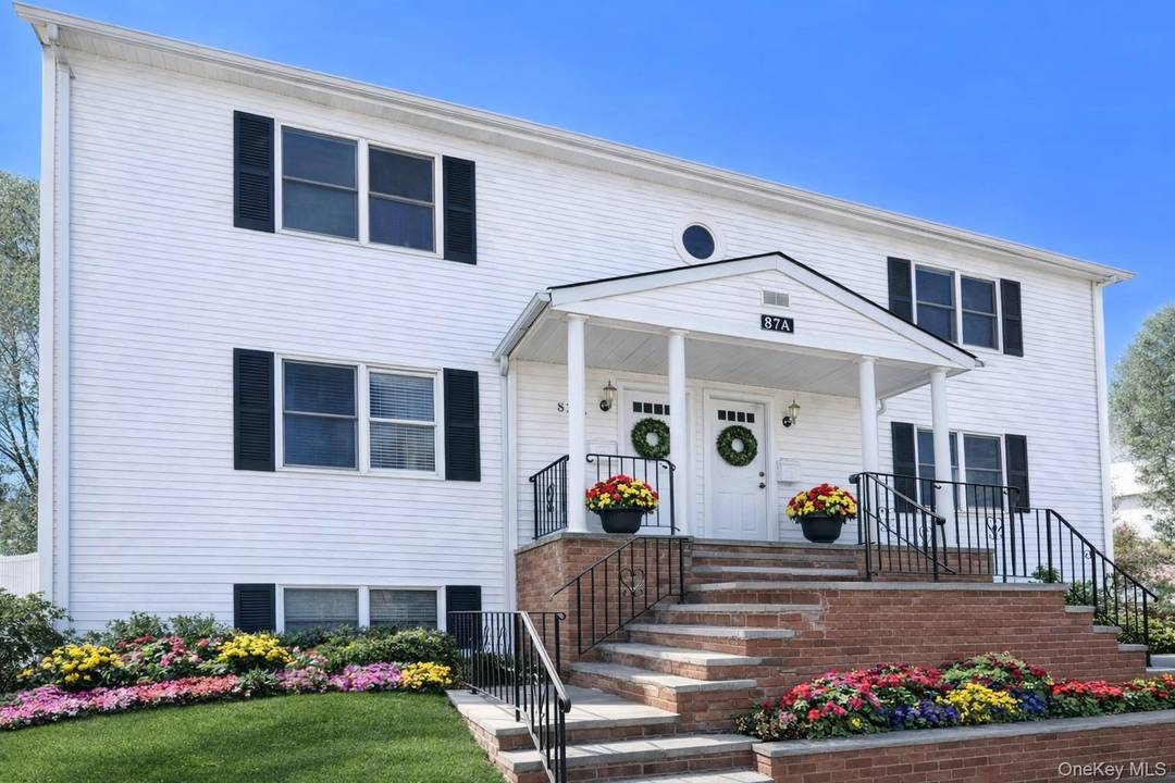 Breezy Hill Location with Grand Entrance and 1, 400 square feet approx.