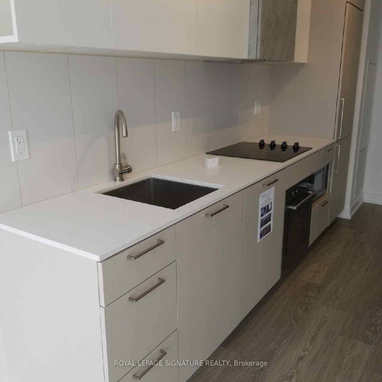 Stunning 2 Bed Den Unit In Liberty Village !