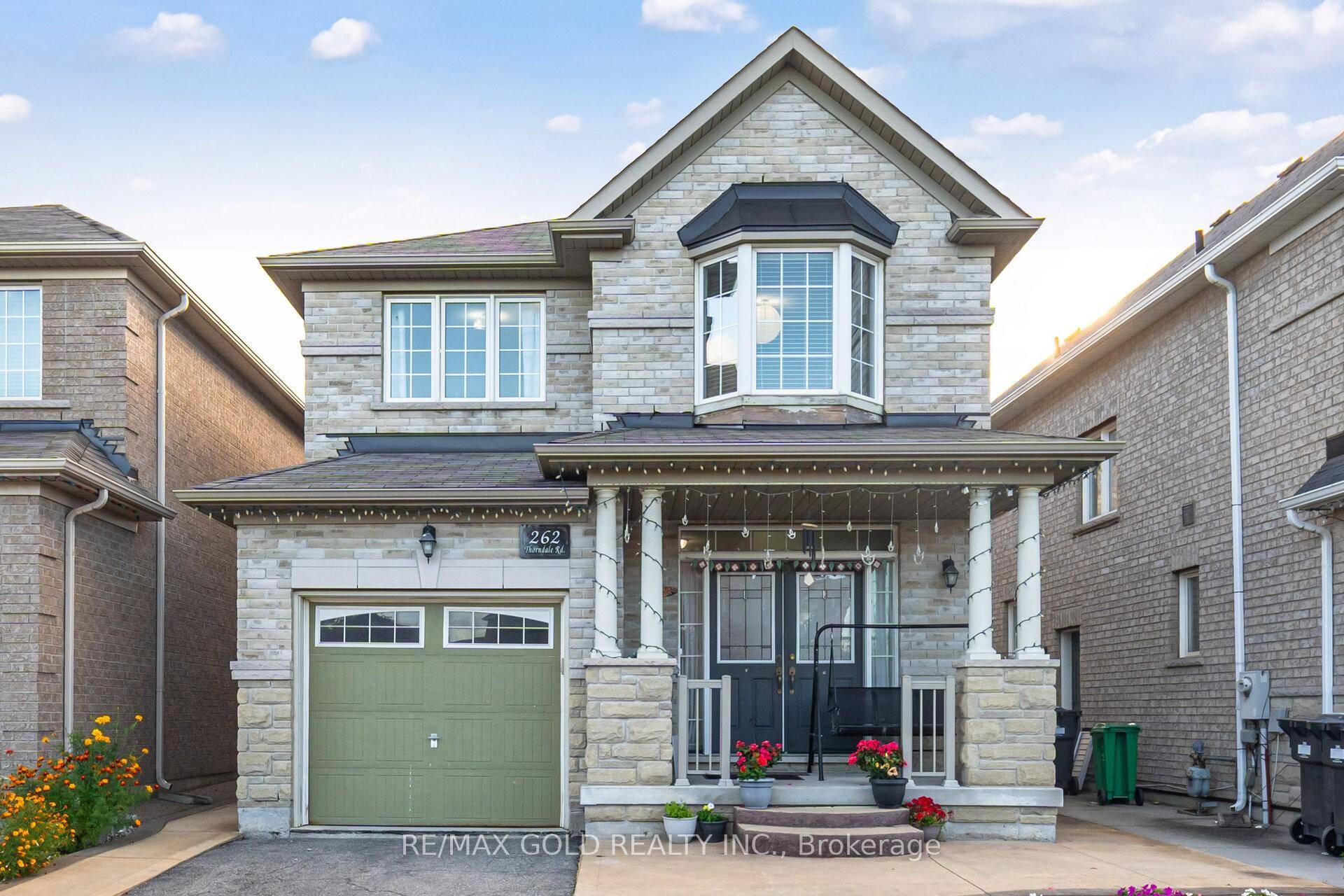 2313 Sq Ft As Per Mpac ! !