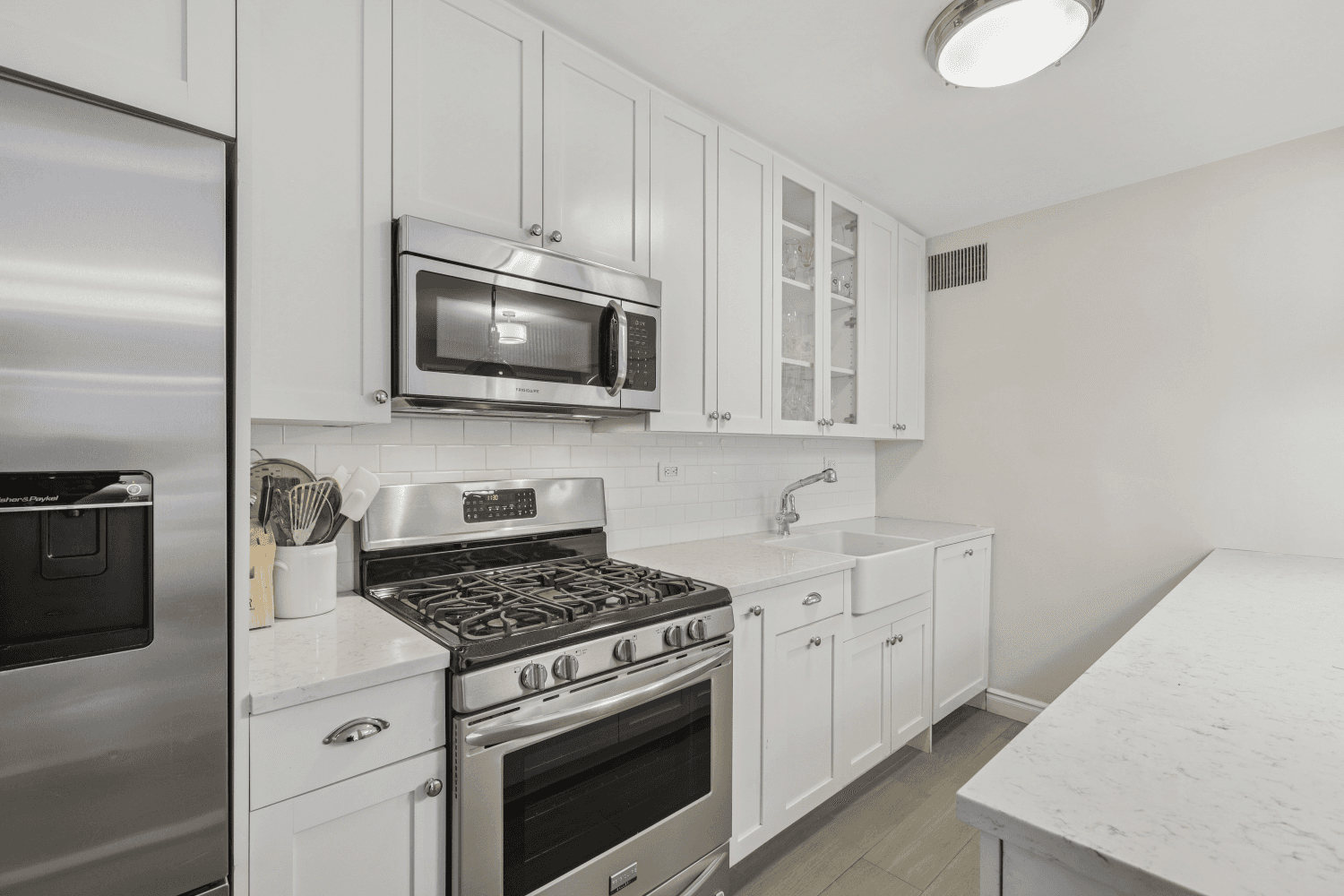 SPLIT BEDROOMS BRAND NEW WINDOWS Apartment 9A at 315 East 70th Street a bright, move in ready, two bedroom, conveniently located in a fantastic building in the heart of Lenox ...