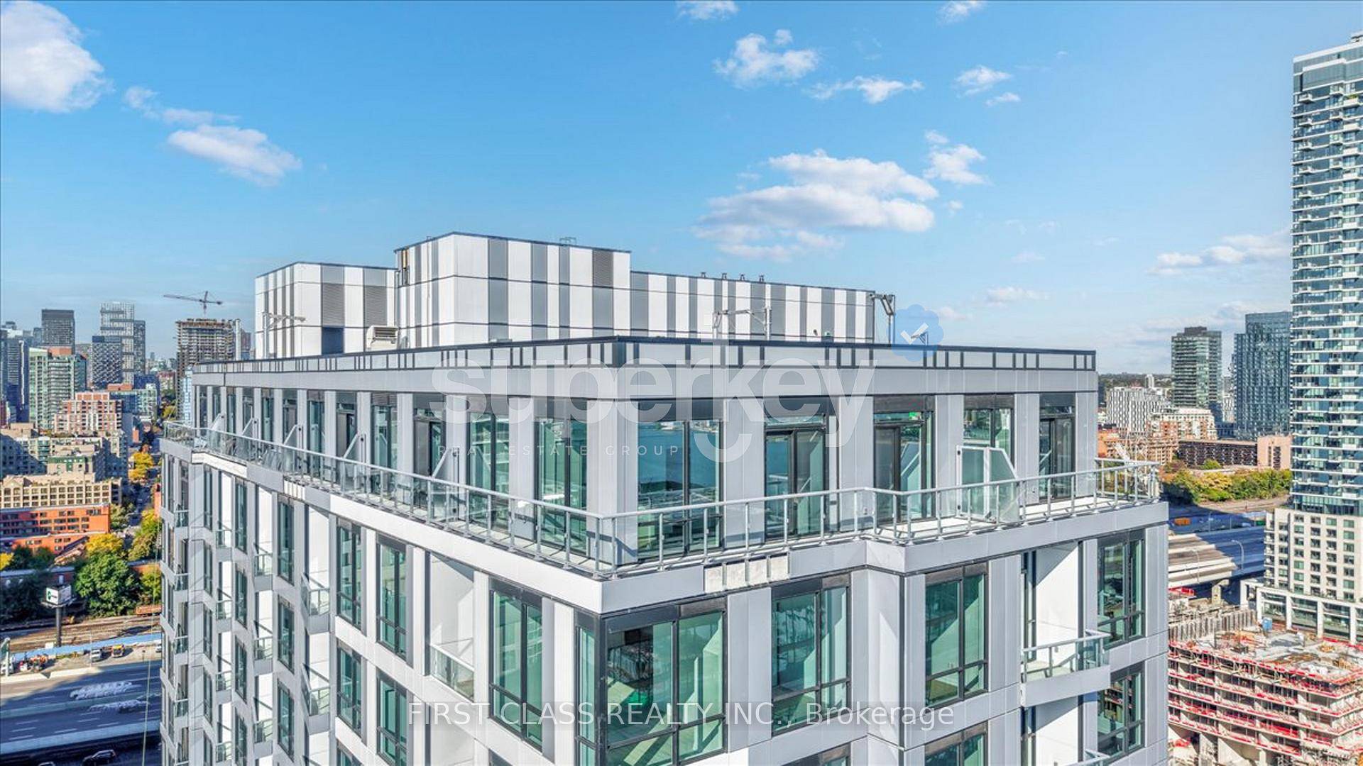 Premium Executive Penthouse Corner Suite At Brand New Quay House Toronto.