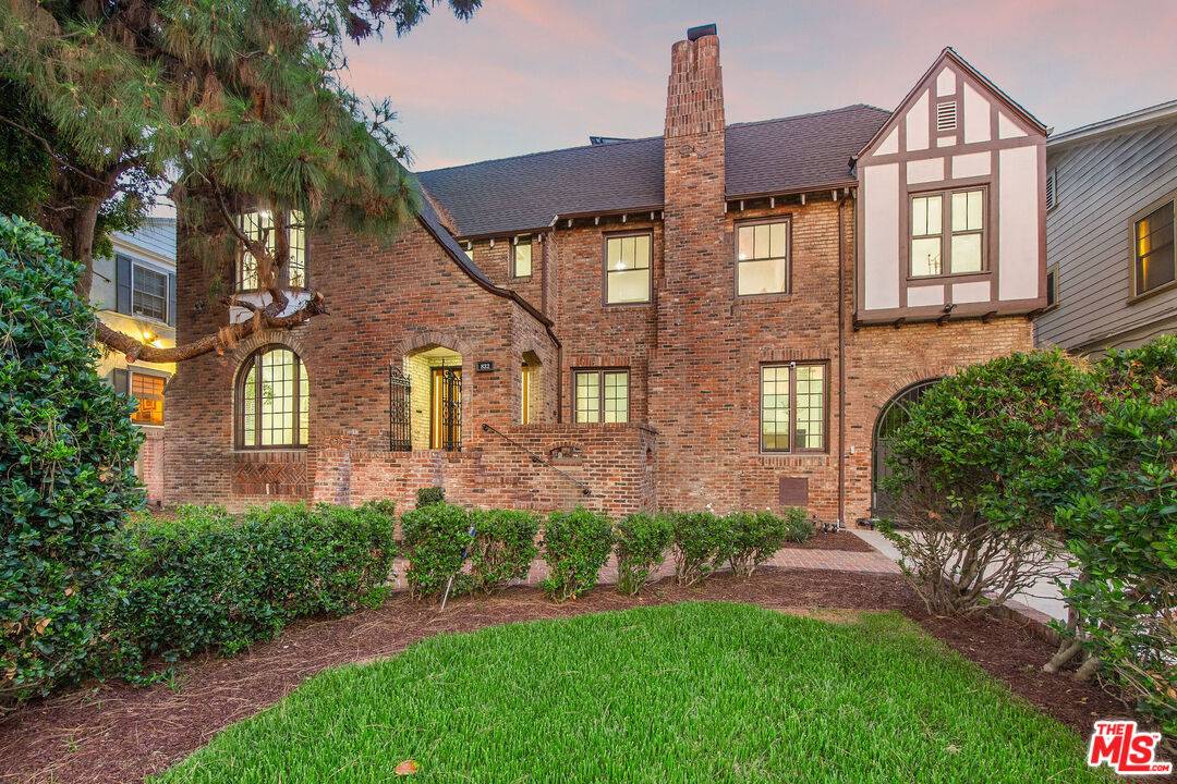 832  S Plymouth Blvd 5BR Hancock Park La