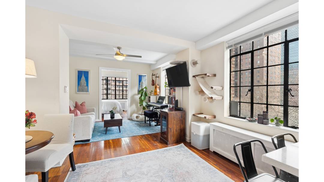 Drenched in sunlight and renovated to perfection, this corner 1 bedroom apartment features a designer kitchen and bath in a pet friendly, full service building.