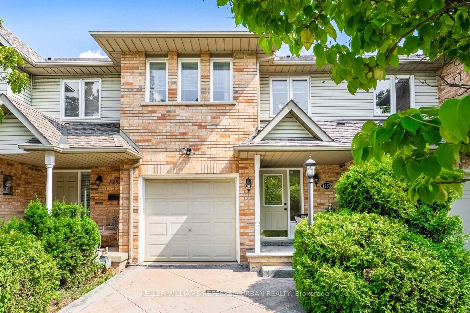 Welcome to this beautifully maintained 3 bedroom freehold townhome, ideally situated in a highly convenient location justminutes from the QEW, 403, and 407.