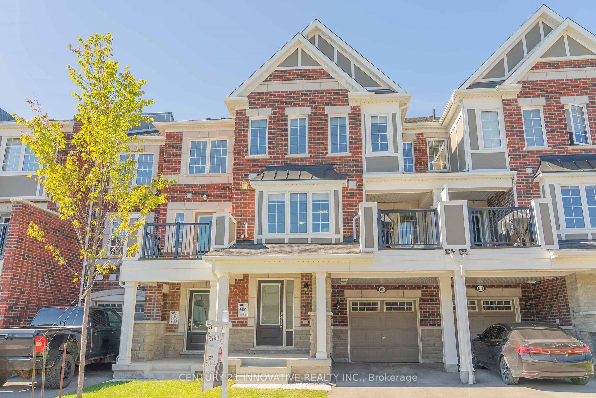 This beautifully maintained 3 bedroom, 3 bathroom freehold townhome is nestled in the heart of the highly desirable Duffin Heights community.