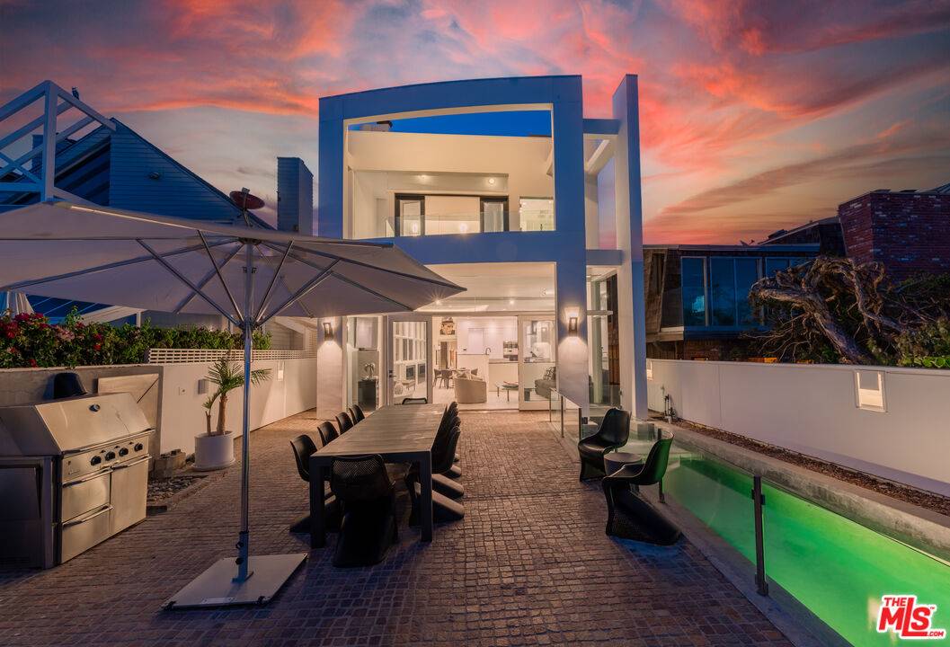 23754  MALIBU RD 4BR Malibu La