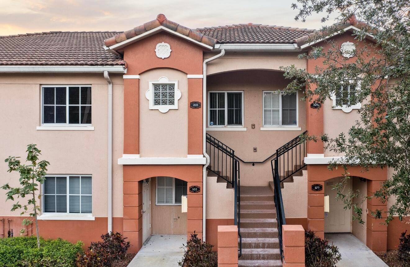 For Sale Beautiful 2 Bedroom Condo in West Palm Beach !