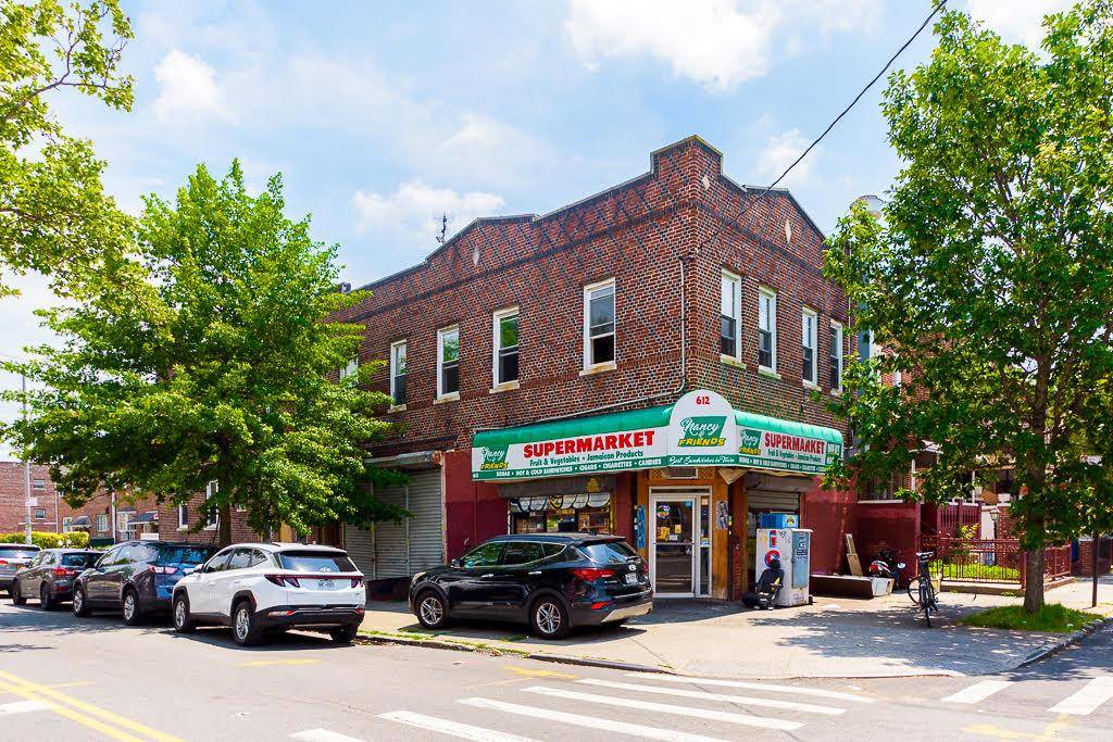 612 Hegeman Ave, Brooklyn, NY 11207 3 FAM COMMERCIAL This is an amazing deal !