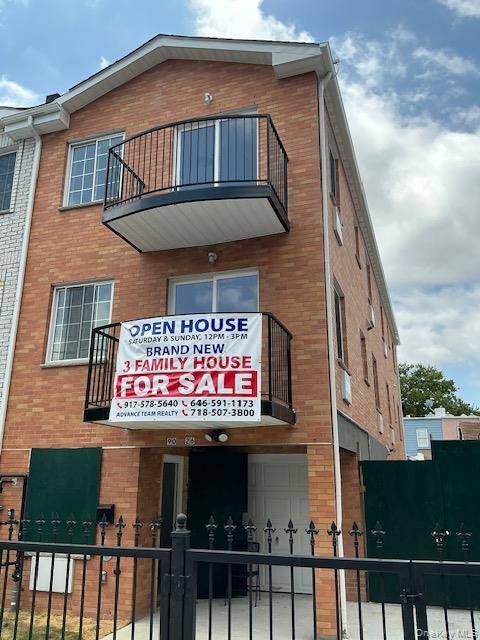 1st Floor 2 Bedroom, Living room, Eat in Kitchen, 2 bathroom, backyard, 3 car driveway OPEN SPACE.