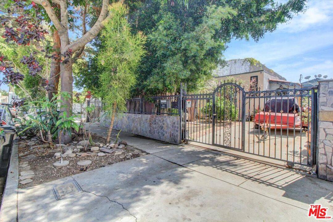 7520   NORTON AVE Hollywood Hills East LA