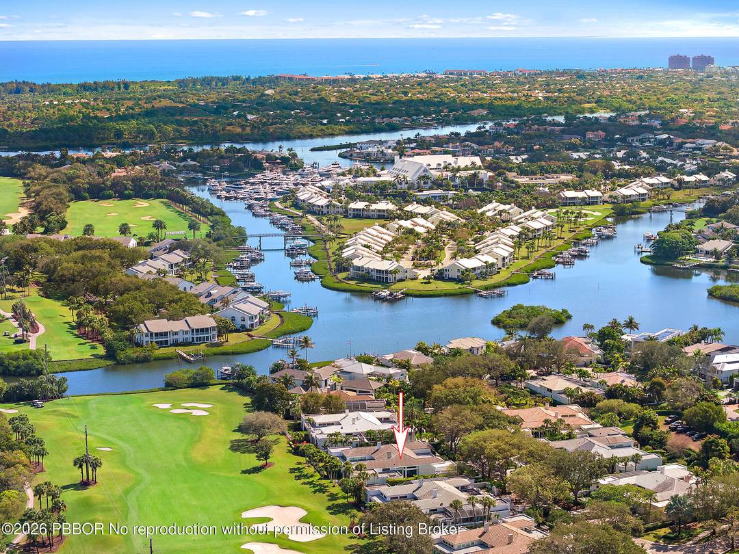 Updated Courtyard Villa centrally located with in Admirals Cove.