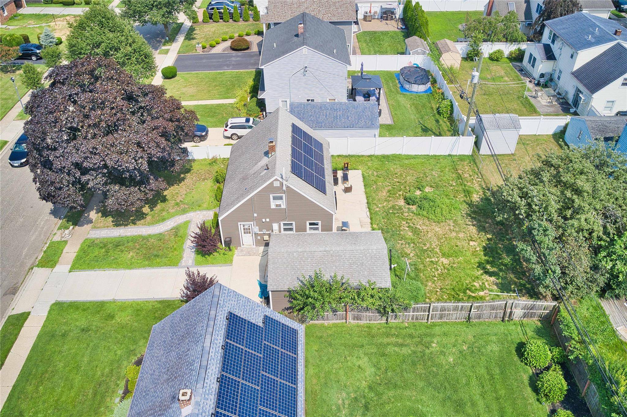Great Cape in Levittown 4 Beds, 2 Car Garage !