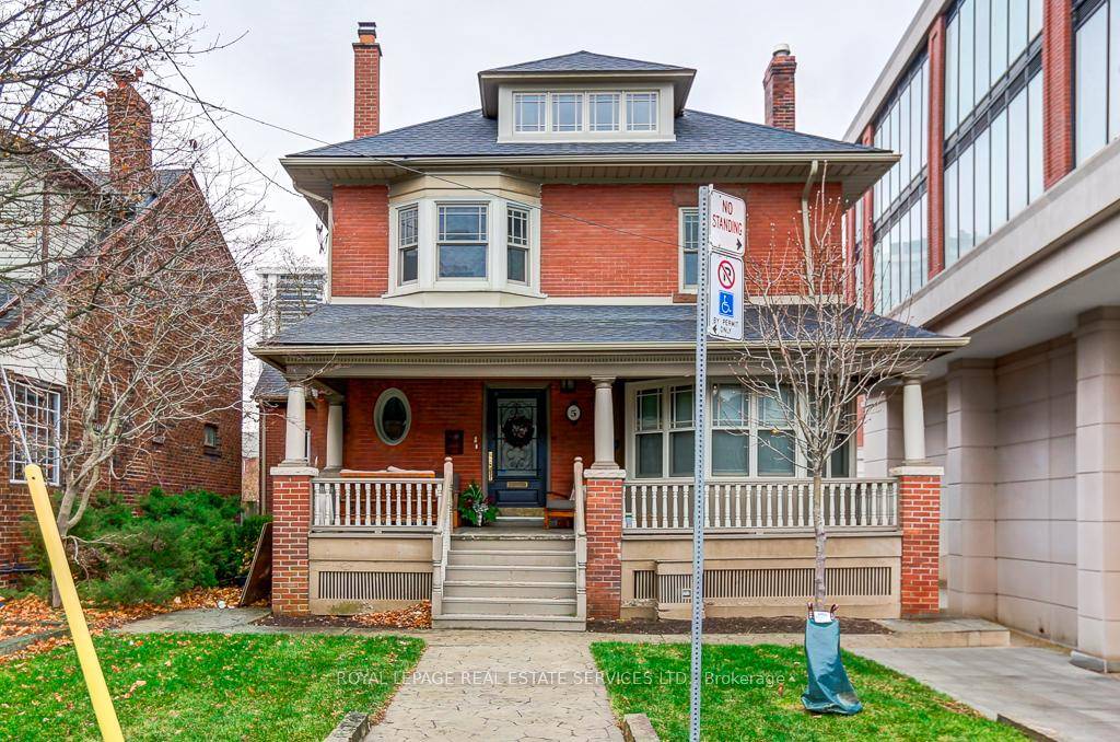 Ideally located in Mount Pleasant east location.