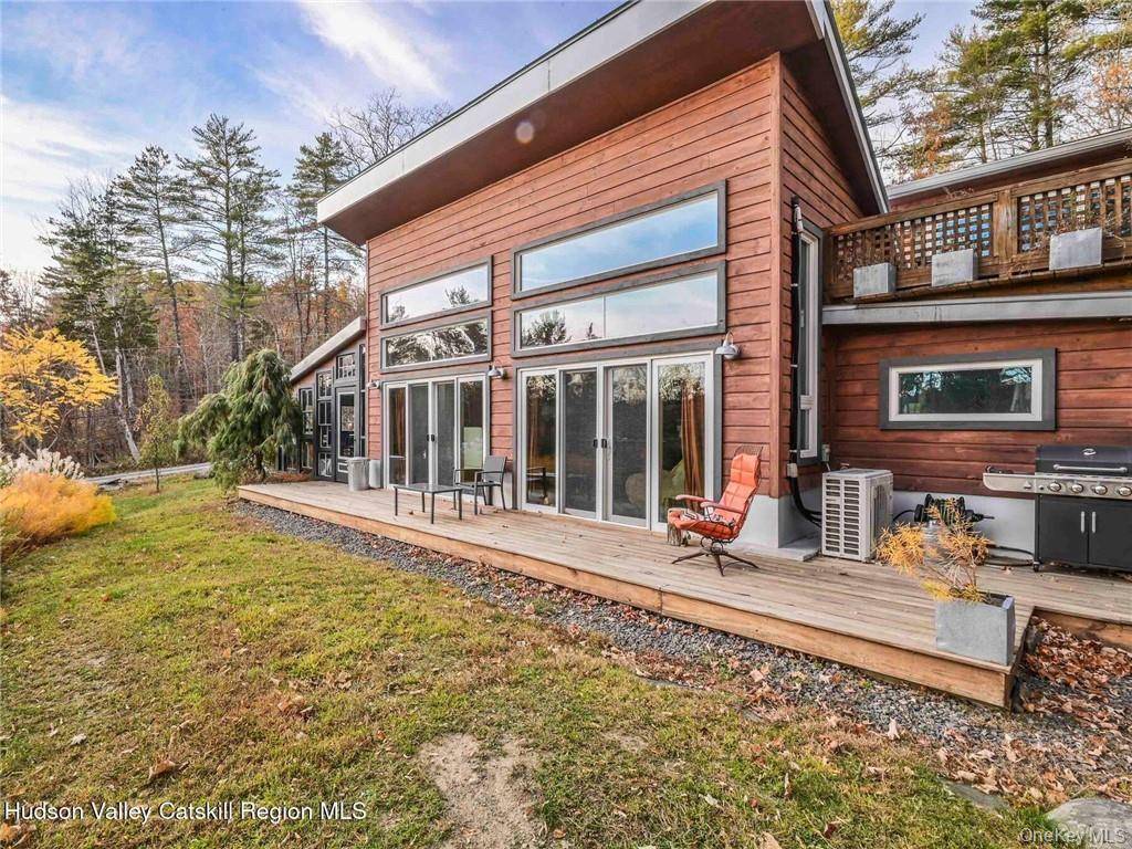 This 3 bedroom 2 bathroom home has been thoughtfully restored local artists studio in the coveted Byrdcliff area of Woodstock !