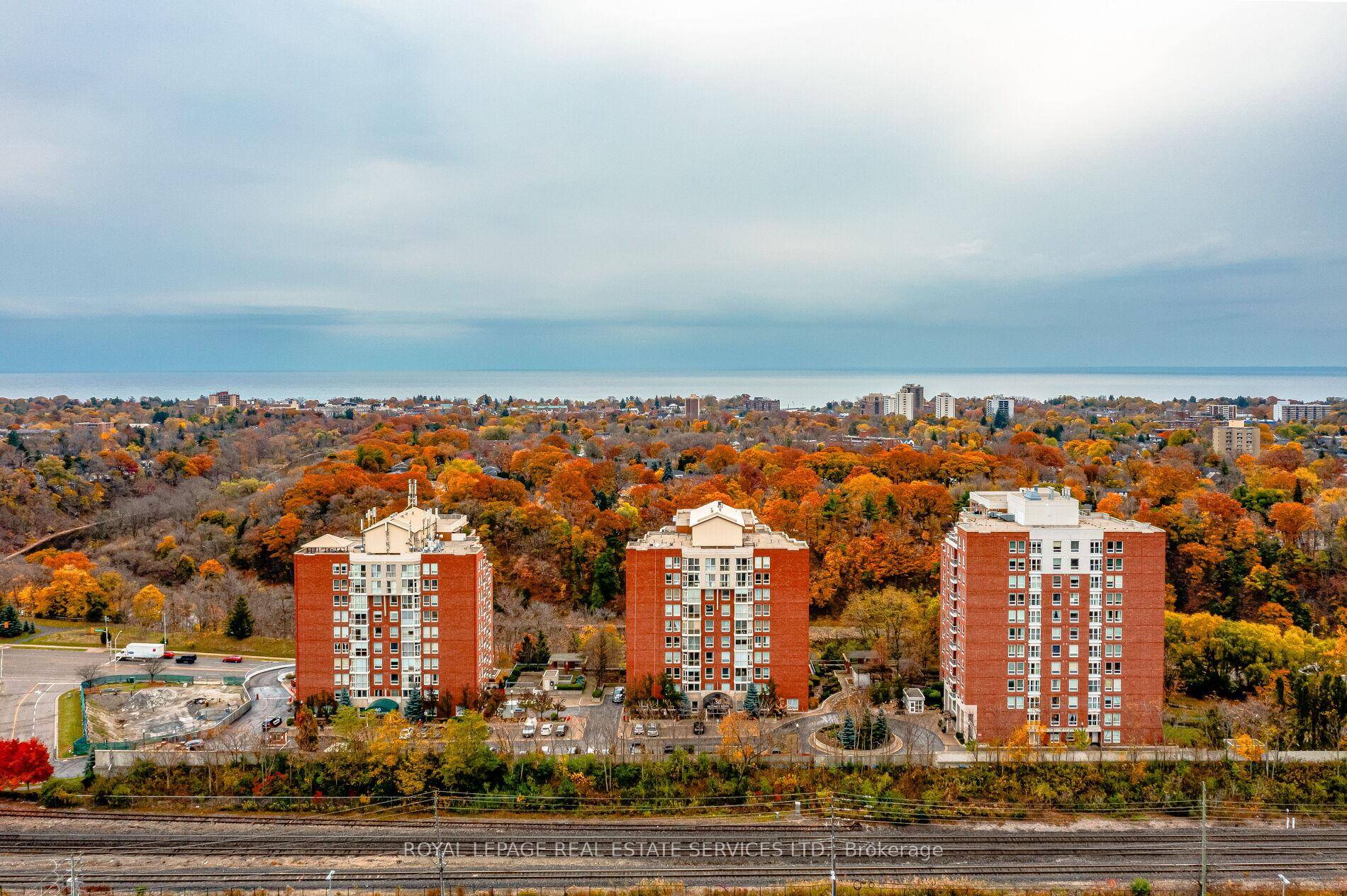 Discover the pinnacle of chic, modern elegance at Oakridge Heights Condos in Old Oakville, offering an unparalleled location.