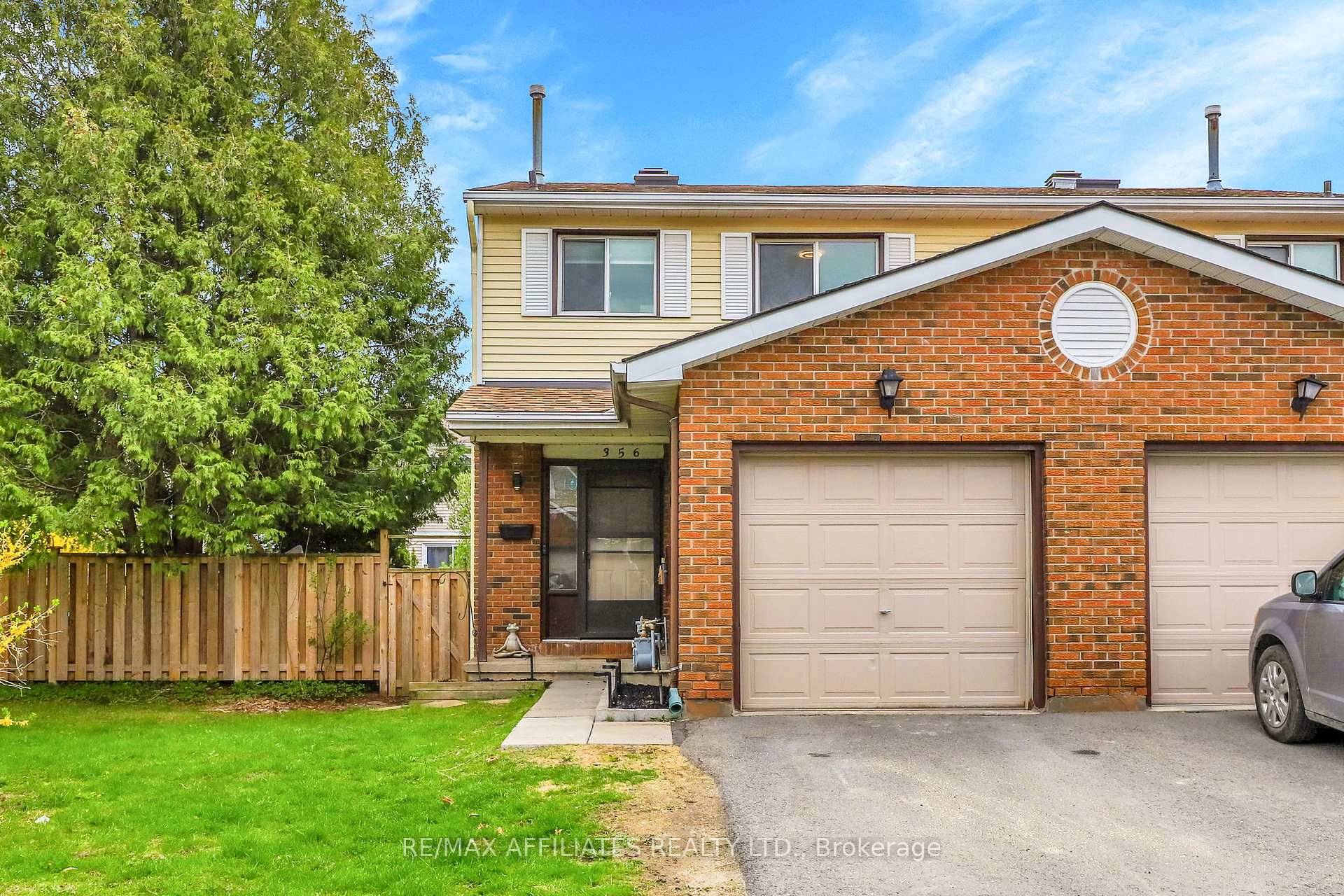 WELCOME TO YOUR DREAM TOWNHOME !