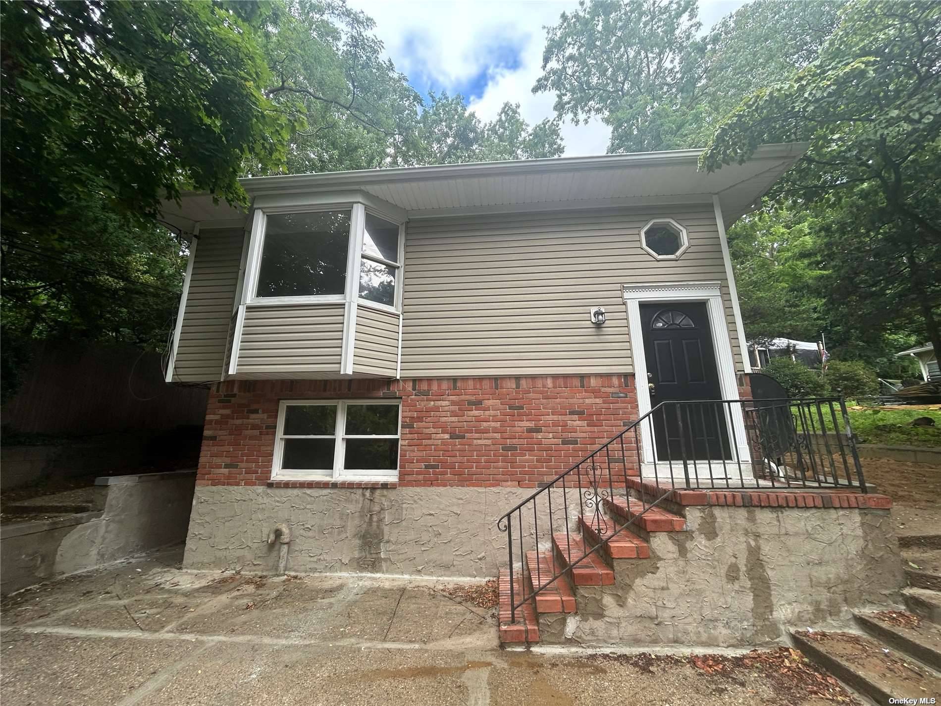 Available ! ! Close to Beach !
