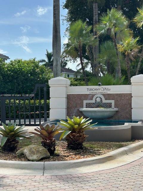 Wonderfully secluded, gated community only minutes away from all the action !