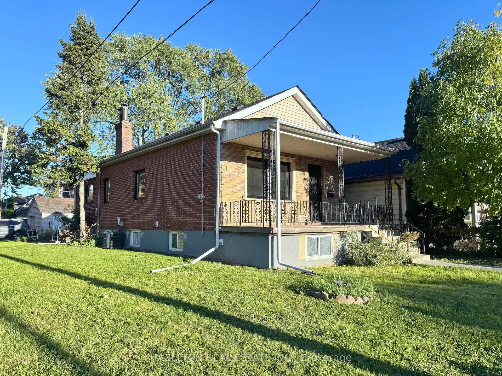 2 weeks free rent Recently renovated 4 bed, 2 bath main floor apartment with modern kitchen, breakfast bar, ample cabinetry, electric stove with baffle filter exhaust, full size fridge freezer, ...