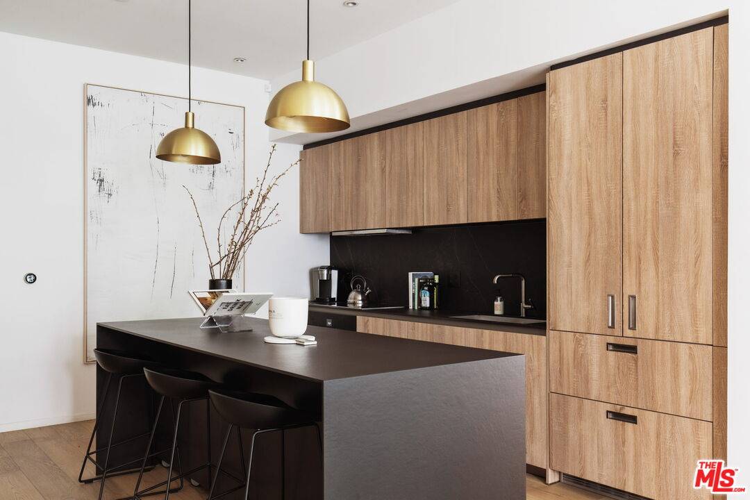 1030 N KINGS RD 2BR Sunset Strip La