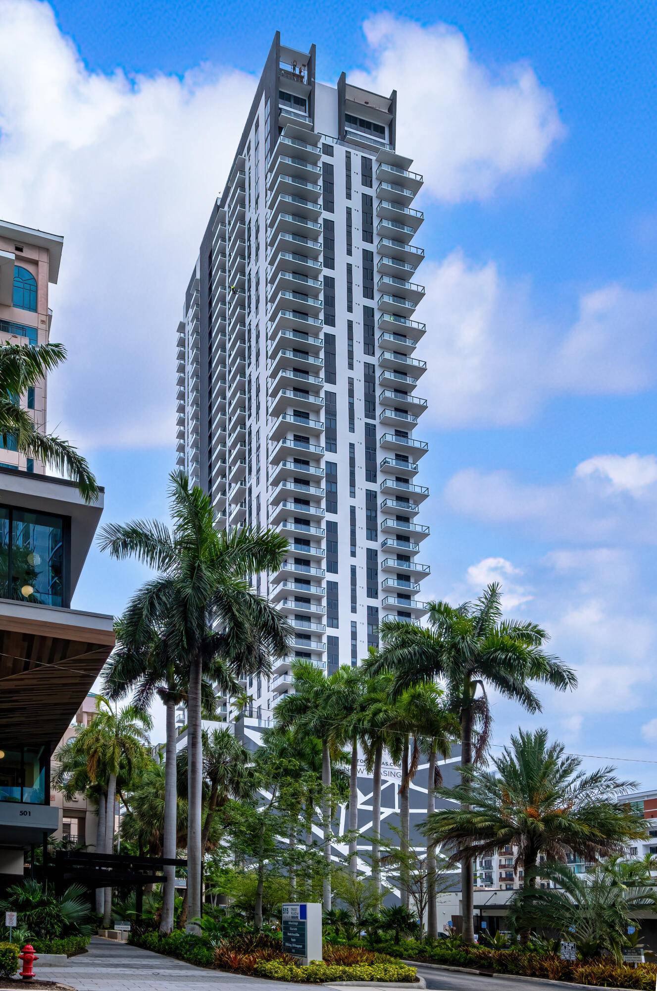 Veneto is an urban oasis with city energy and a low key pace, set at the heart of Fort Lauderdale's lively downtown.