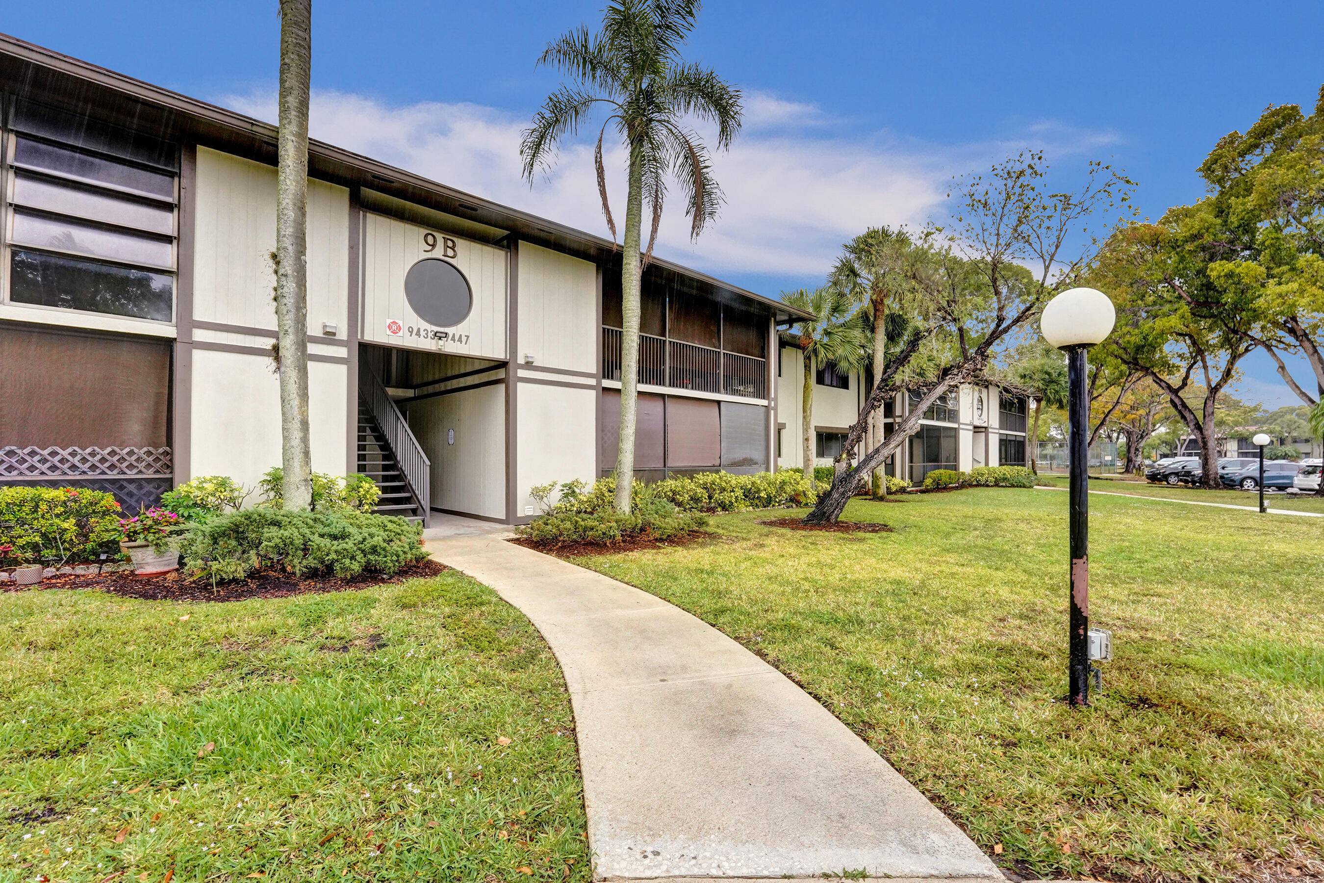 All ages condo in Tamarac in great school zones !