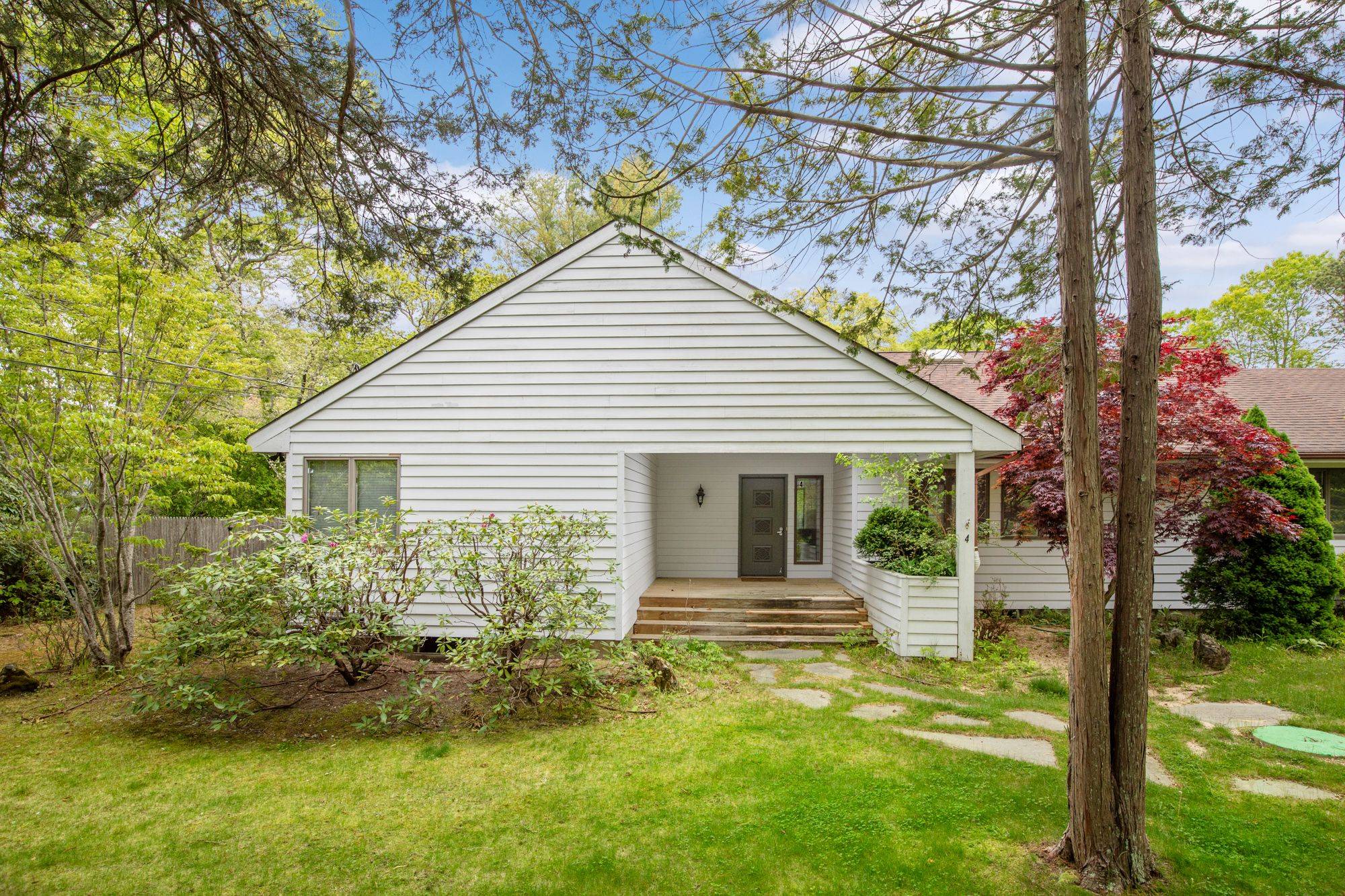 Private Westhampton Oasis with Pool, Hot Tub & Studio