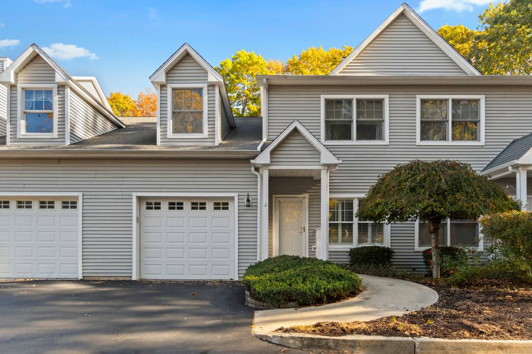 Beautiful 3 Bedroom, 2 and 1 2 Bath Condominium in the very desirable Mystic Run, a 55 and over Community.