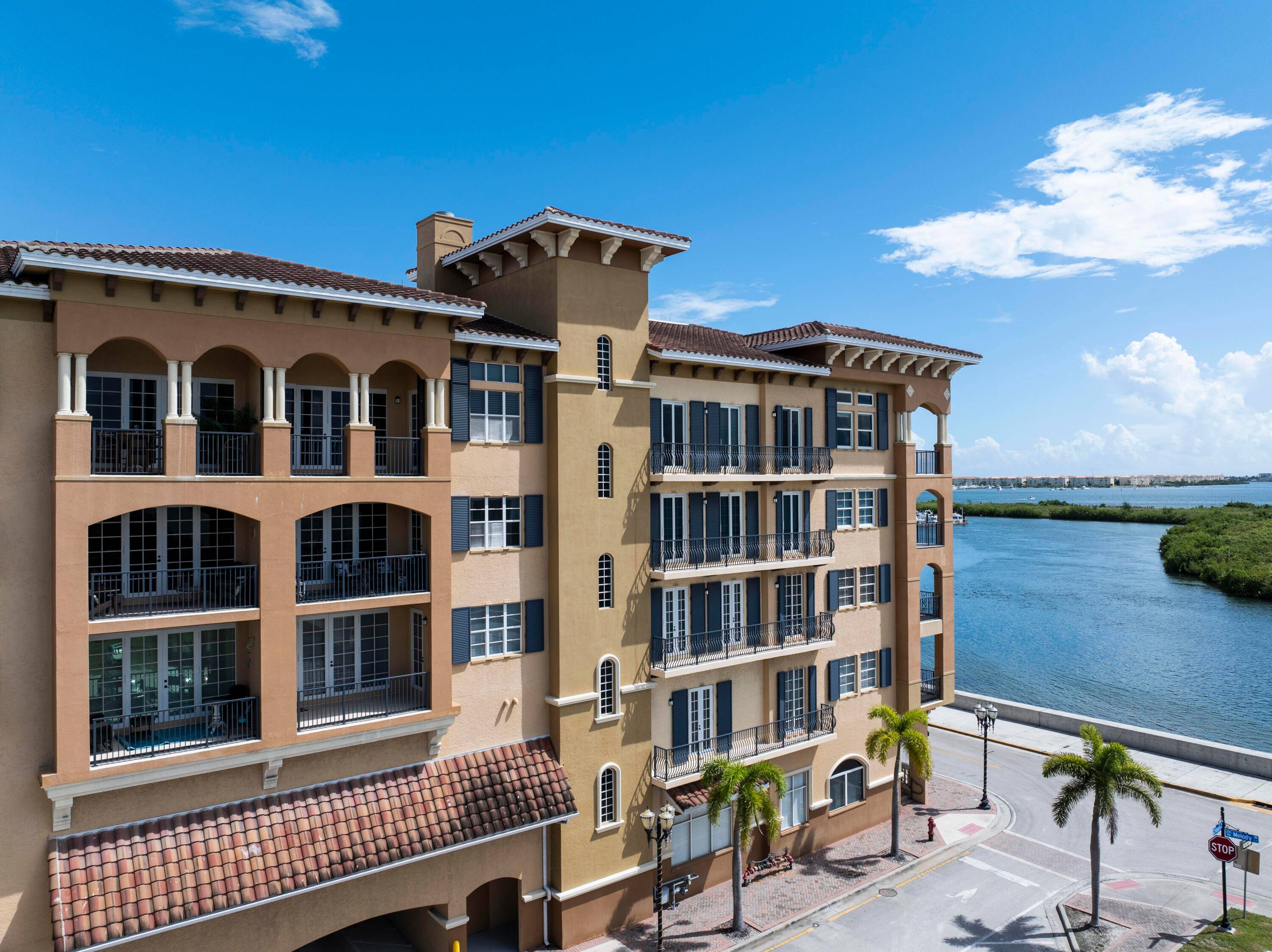 Paradise at Renaissance on the River !