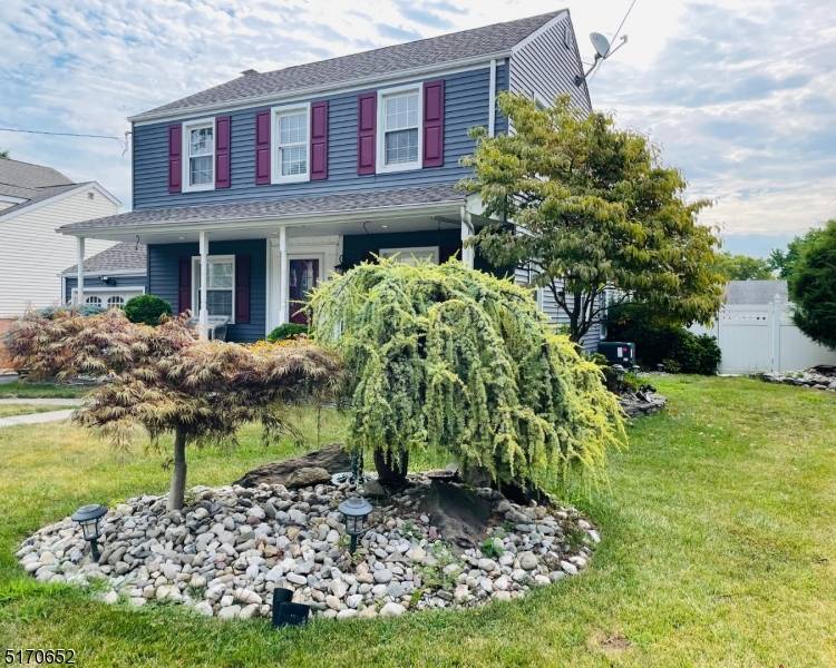 What a gorgeous home and great location for this 4 bedroom, 3 full bath single family Colonial home !