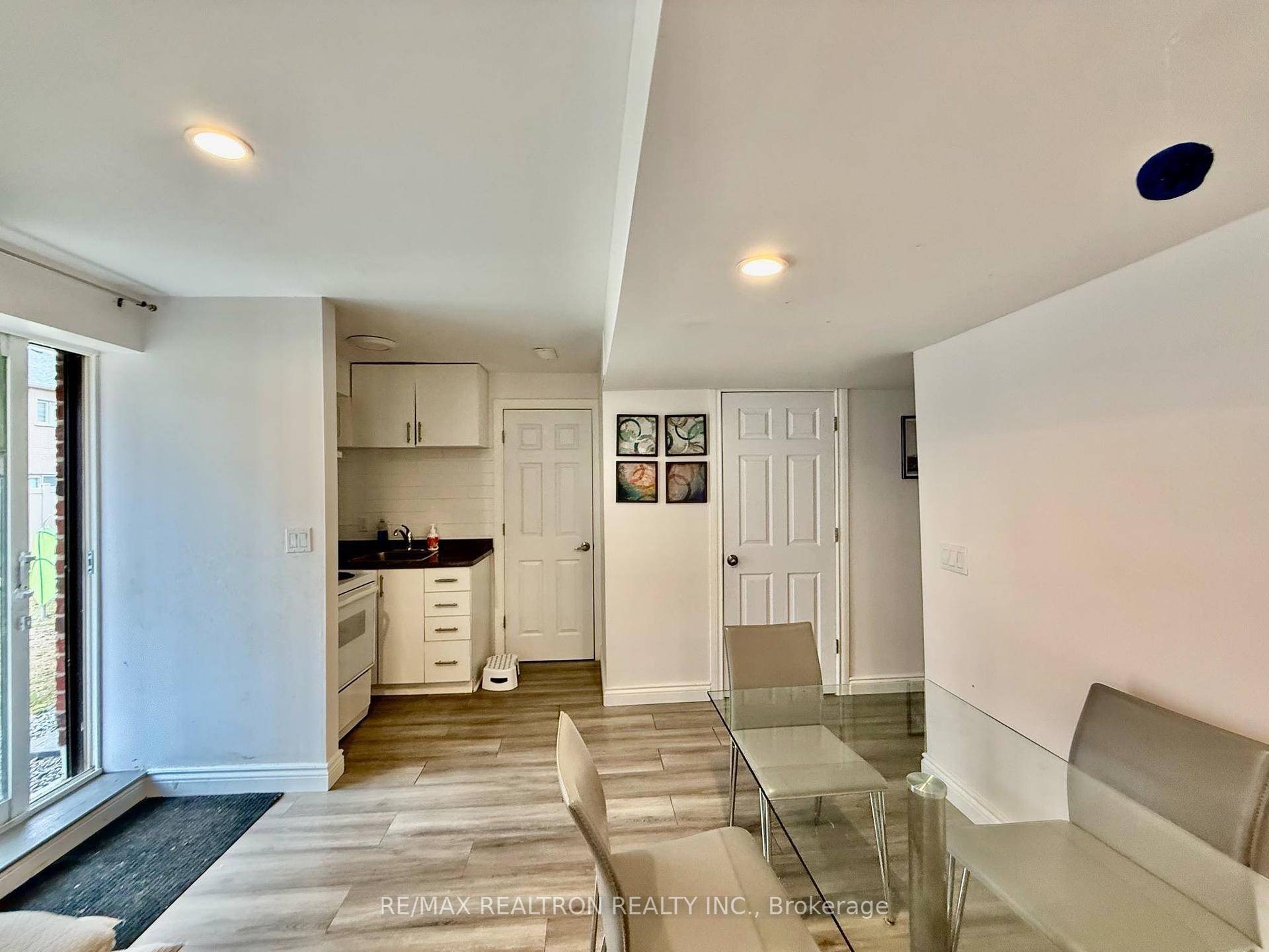 Georgina Heights Luxury walk out basement apartment in a new home located in one of Keswick's most luxurious and sought after communities.