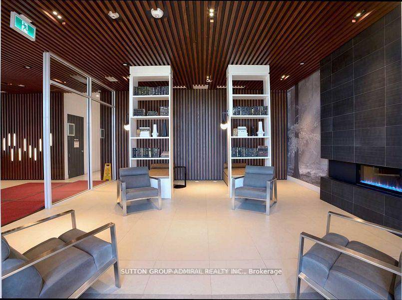 Welcome To A Gorgeous 2 bedroom, 1 bath Condo In The Trendy Oak amp ; Co.