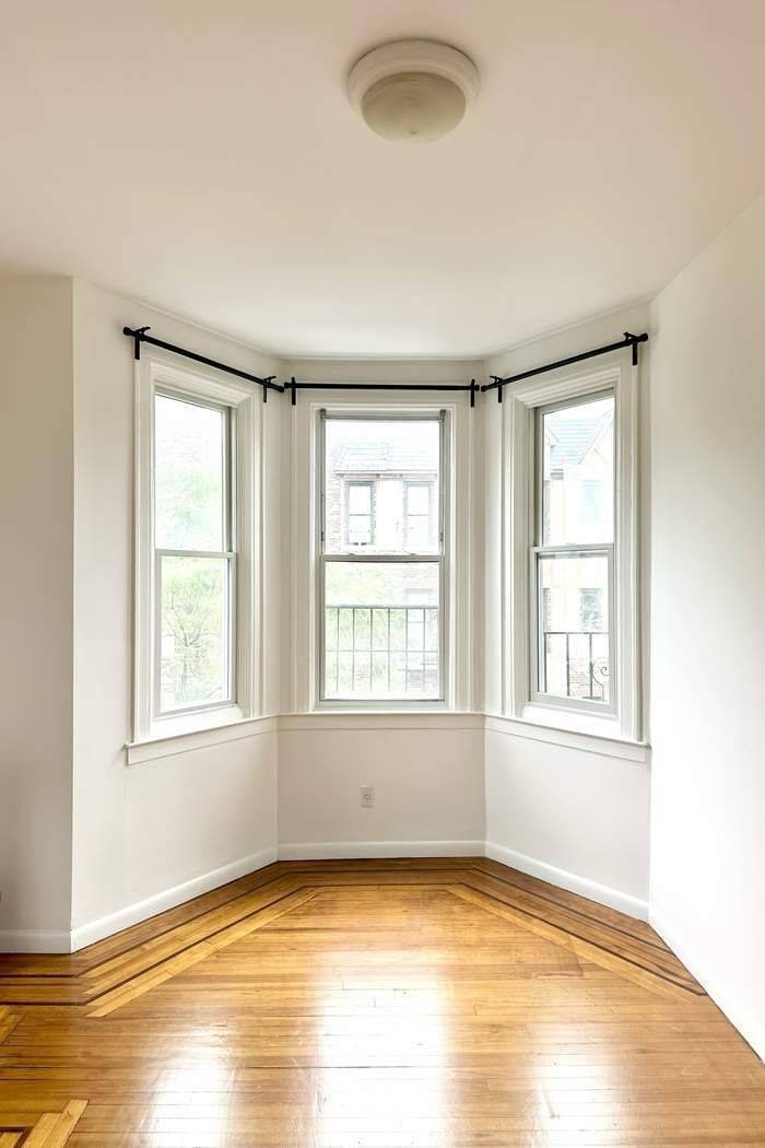 Welcome to 33 12 28th Street, in Astoria New York.