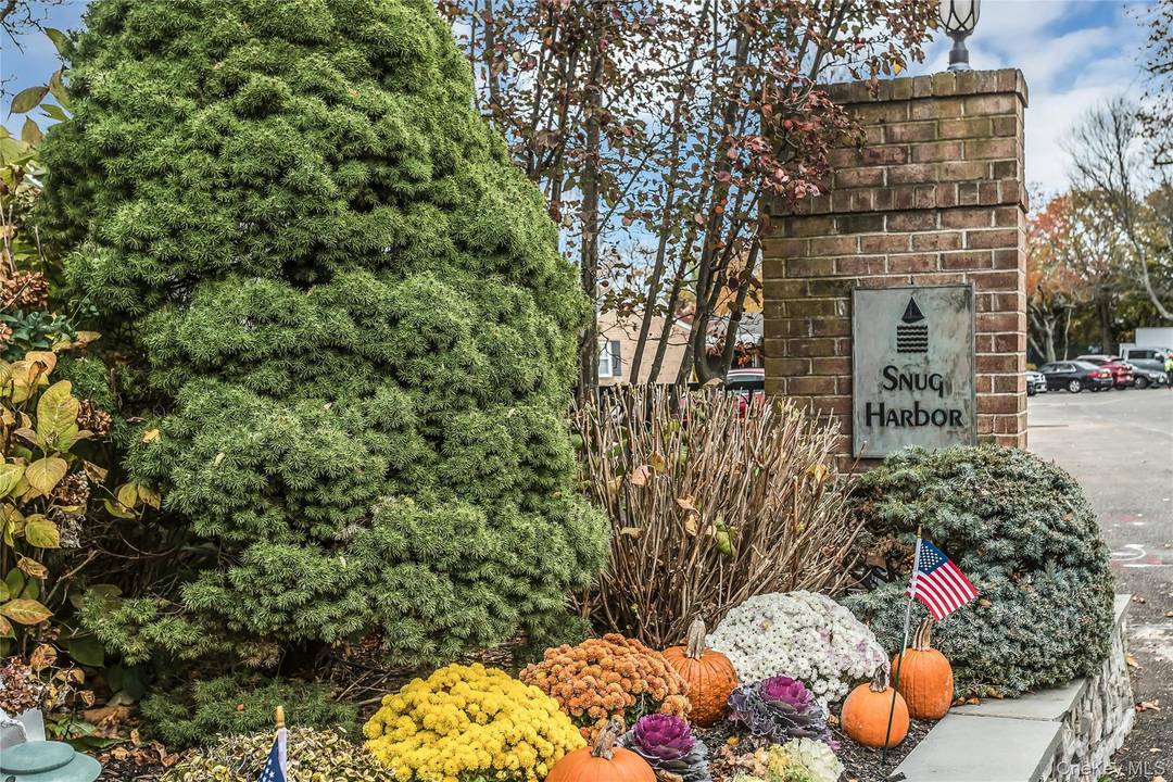 Snug Harbor a well maintained 55 Adult Community !