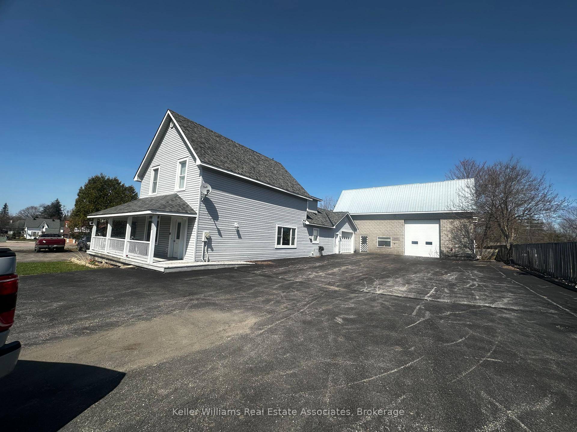 860 Muskoka Road South Road, Gravenhurst, ON P1P 1K3