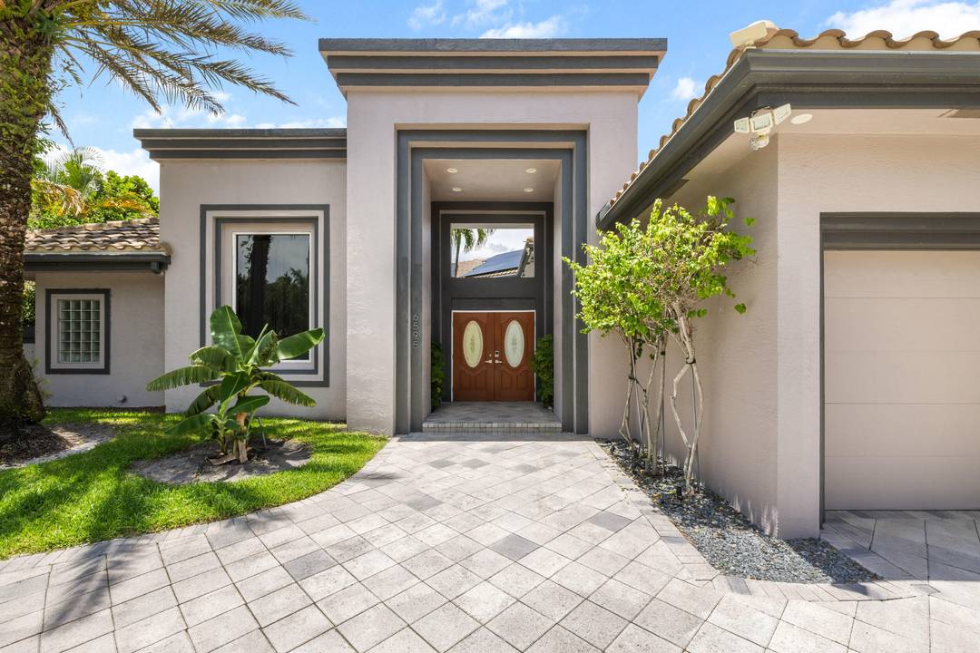Set on an oversized 17, 049 SF lot, this nearly 5, 000 SF single story estate offers unmatched lifestyle and location in Seasons Boca's premier east of 441 gated enclave.