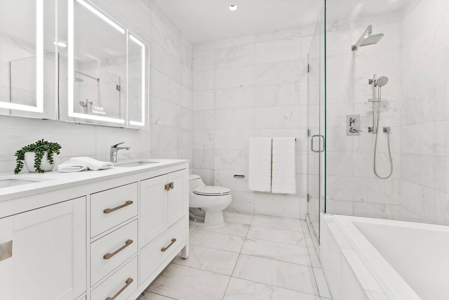 Platinum Properties is proud to present Residence 34C at 75 Wall Street, a stunning home offering sweeping southern, eastern and western city views, a spacious home office and a massive ...