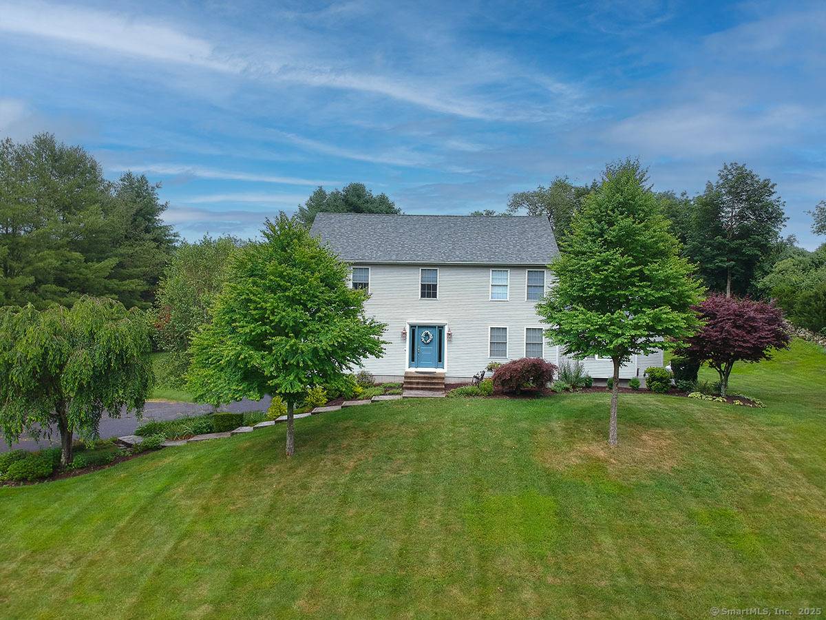 AWESOME LOCATION private yet 9 minutes to center of town !